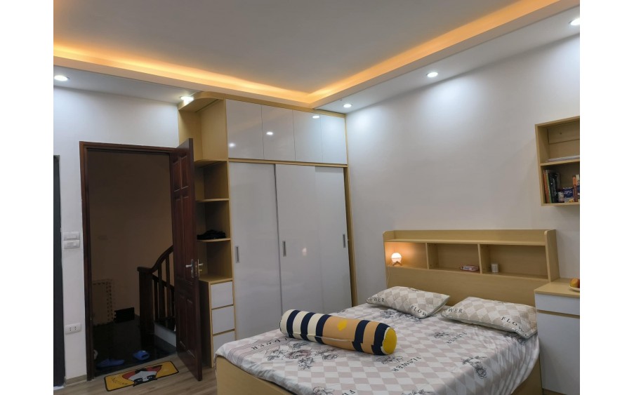 Bán nhà Thanh Xuân, HN, 42m x 6 tầng full nội thất- 6.9 tỷ có thương lượng